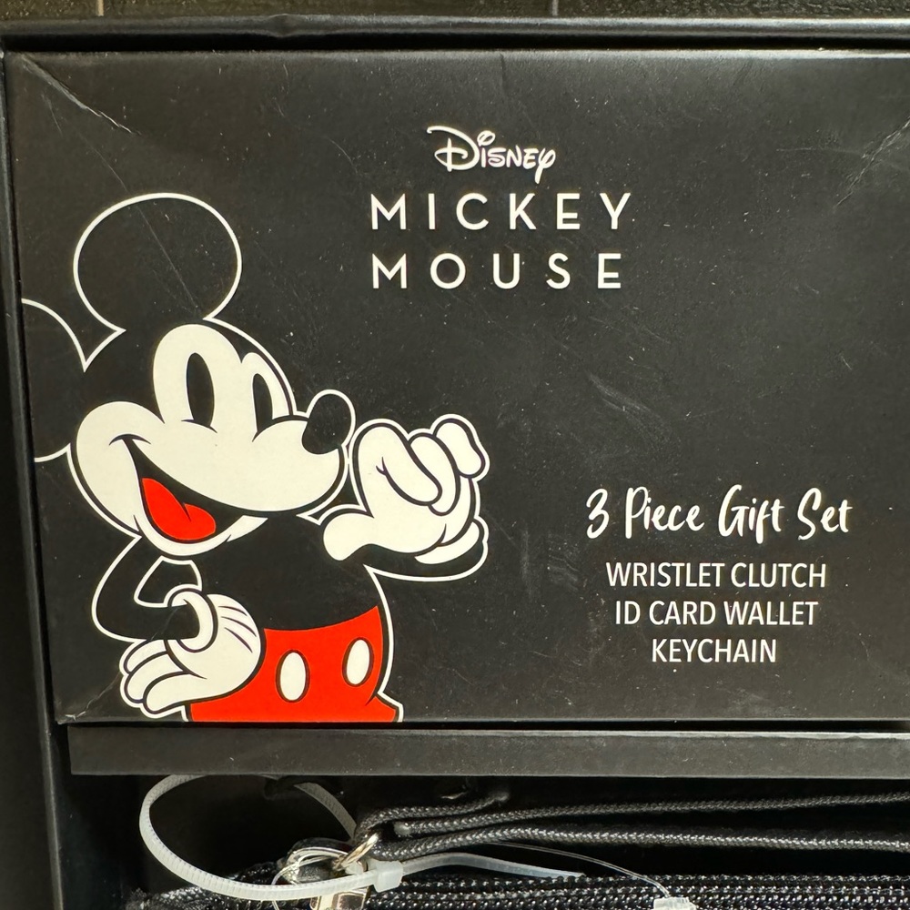 NEW Mickey Mouse Bundle Wristlet Card Holder Keychain Gift Box - Picture 3 of 7